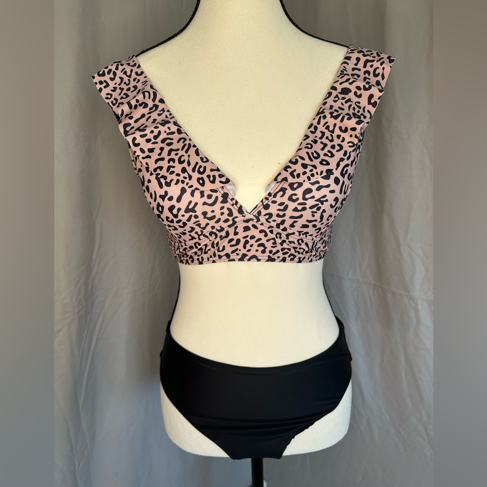 Halara 2 piece Bathing Suit. Cheetah/Black.